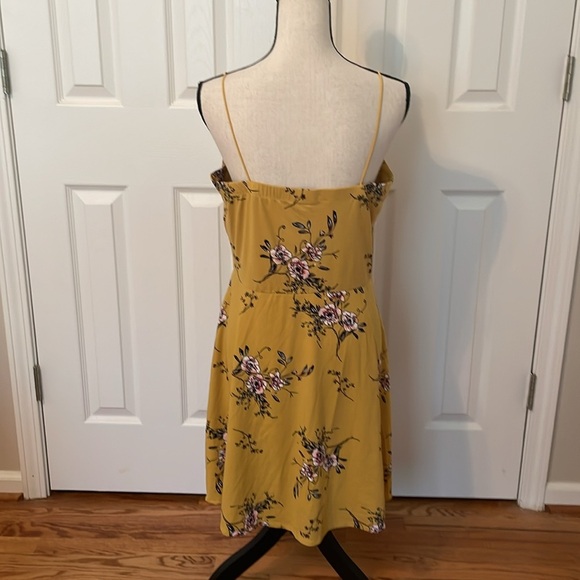 Socialite Gold Spaghetti Strap Floral Print Pull Over Comfortable Dress EUC XL - Picture 3 of 7